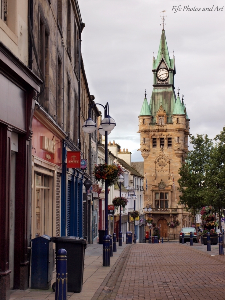 Dunfermline High Street looking towards the City Chambers