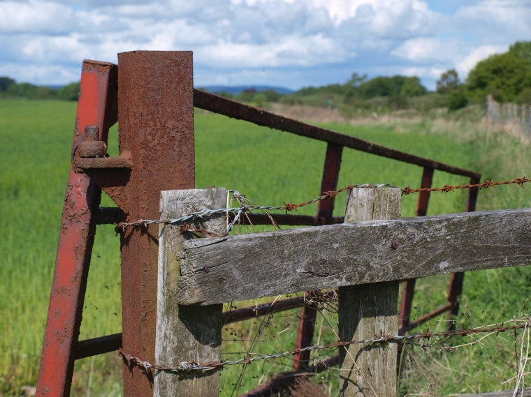 Rusty Gate at Kirkforthar, near Glenrothes - original image